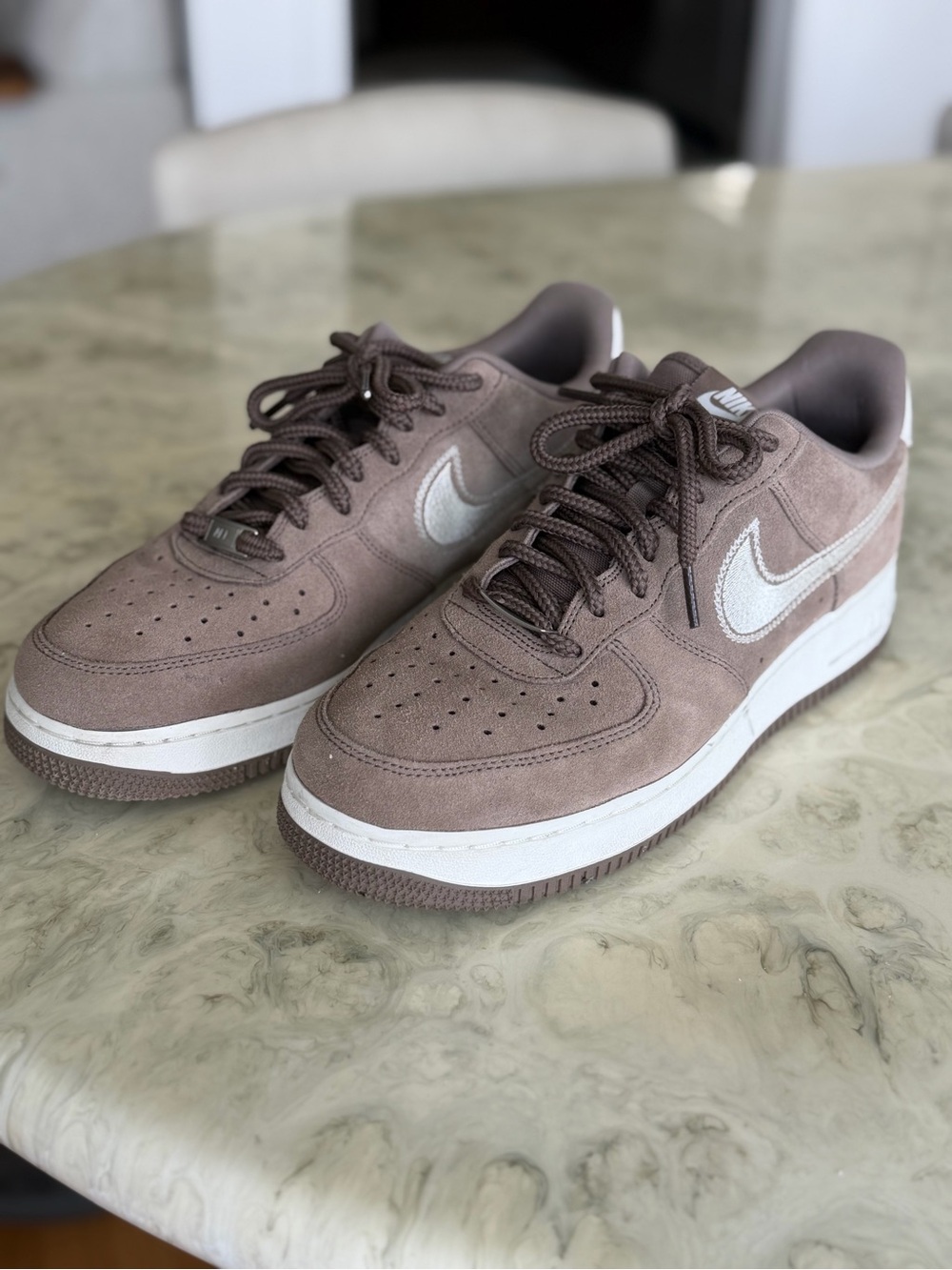 Men Nike Air Force 1 Low '07 LV8 Mink Brown white Embroidered barely used 9.5US - Picture 2 of 7